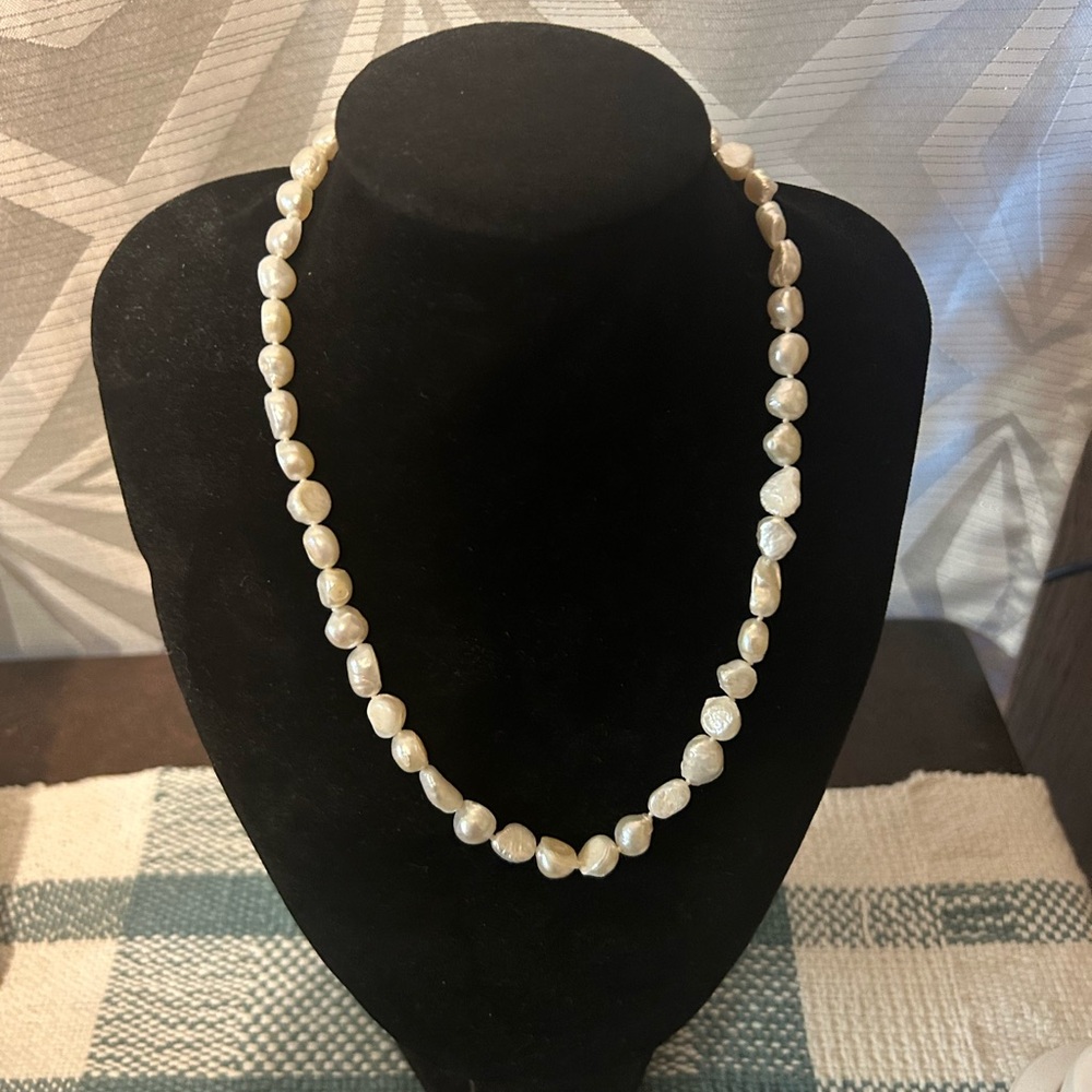 Fresh water pearl necklace. New. 16 inch - Picture 1 of 2